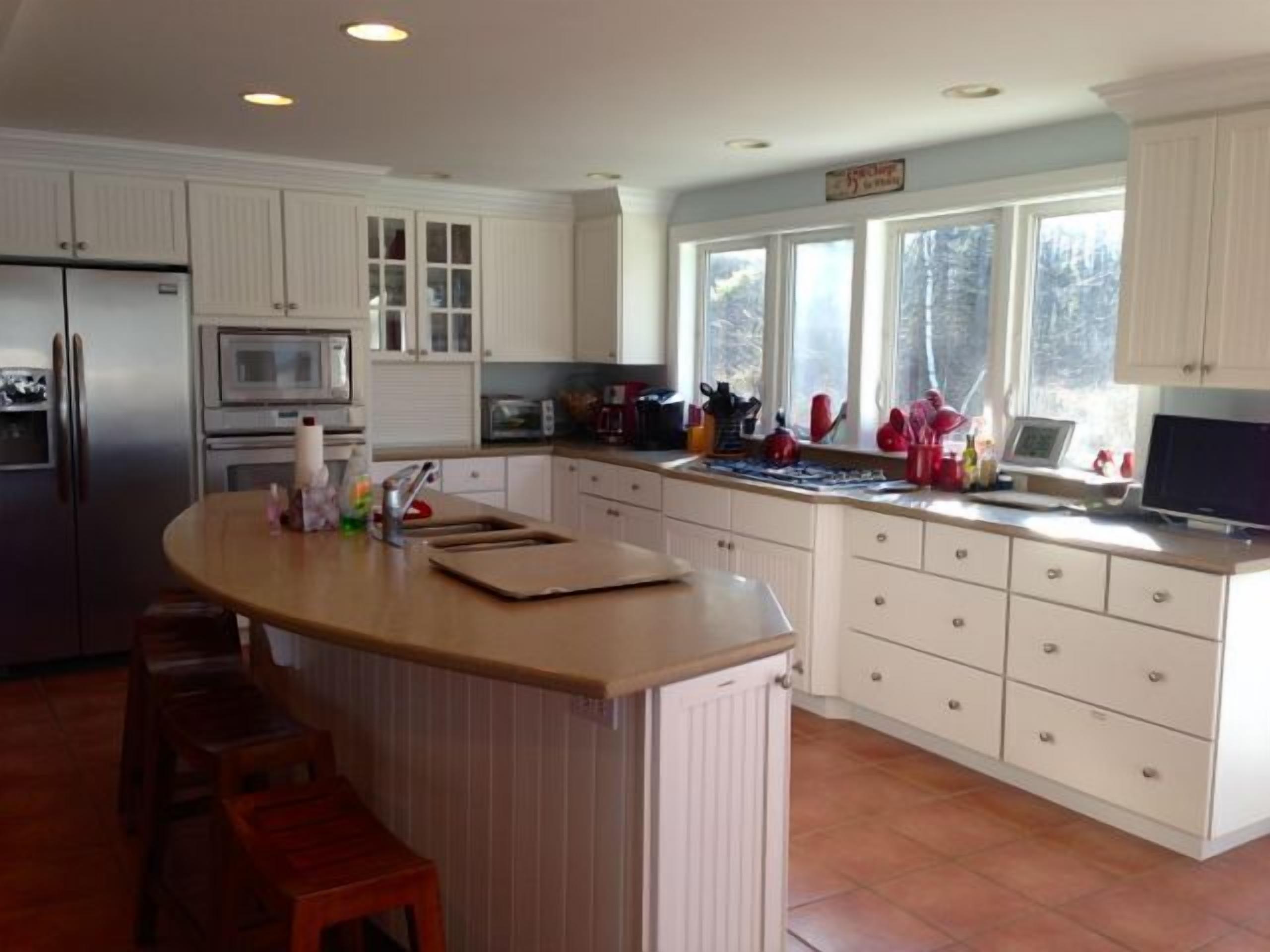 Spacious 4 bedroom waterfront home on Casco Bay