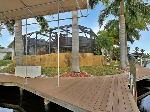 Property grounds - Location, Location!!! Amazing Rental Property ... Paradise! Hurry Won't Last!!  (Cape Coral)