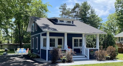 Walloon Lake Cottage; Minutes Walk to Water & The Village