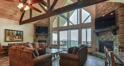 Sleep 36 - 16 King Beds - Indoor Pool - Right by SDC - Vanessa's Vacation Homes