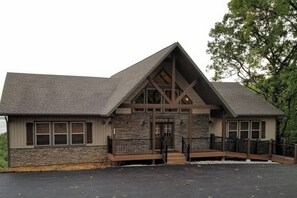 Exterior - Sleep 36 - 16 King Beds - Indoor Pool - Right by SDC - Vanessa's Vacation Homes (Branson)