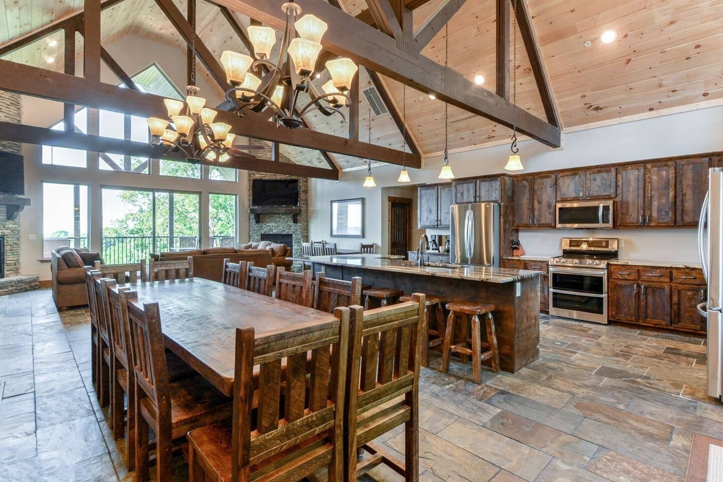 $508 Select Dates- 8 Bed/8 Bath- Sleep 36- 16 King Bed- Vanessa's Vacation Homes
