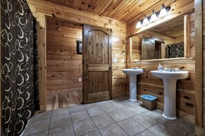 Combined shower/bathtub, hair dryer, towels, soap