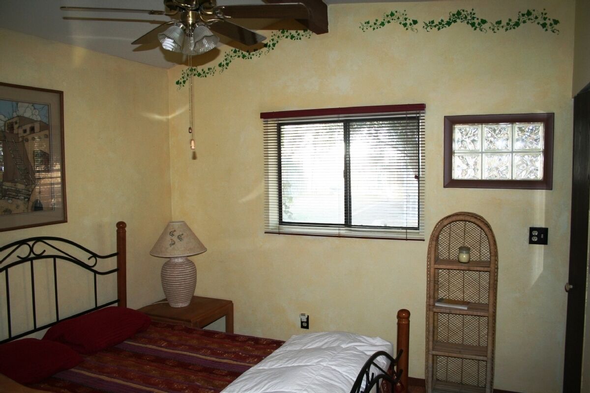 Northeast Tucson 2 bedroom-2 Bath-Pool-Oasis Paradise