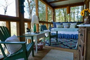 Interior - Birdsong, Blue Ridge Retreat. Quiet cabin on the river. 6 miles from Blue Ridge (Blue Ridge)