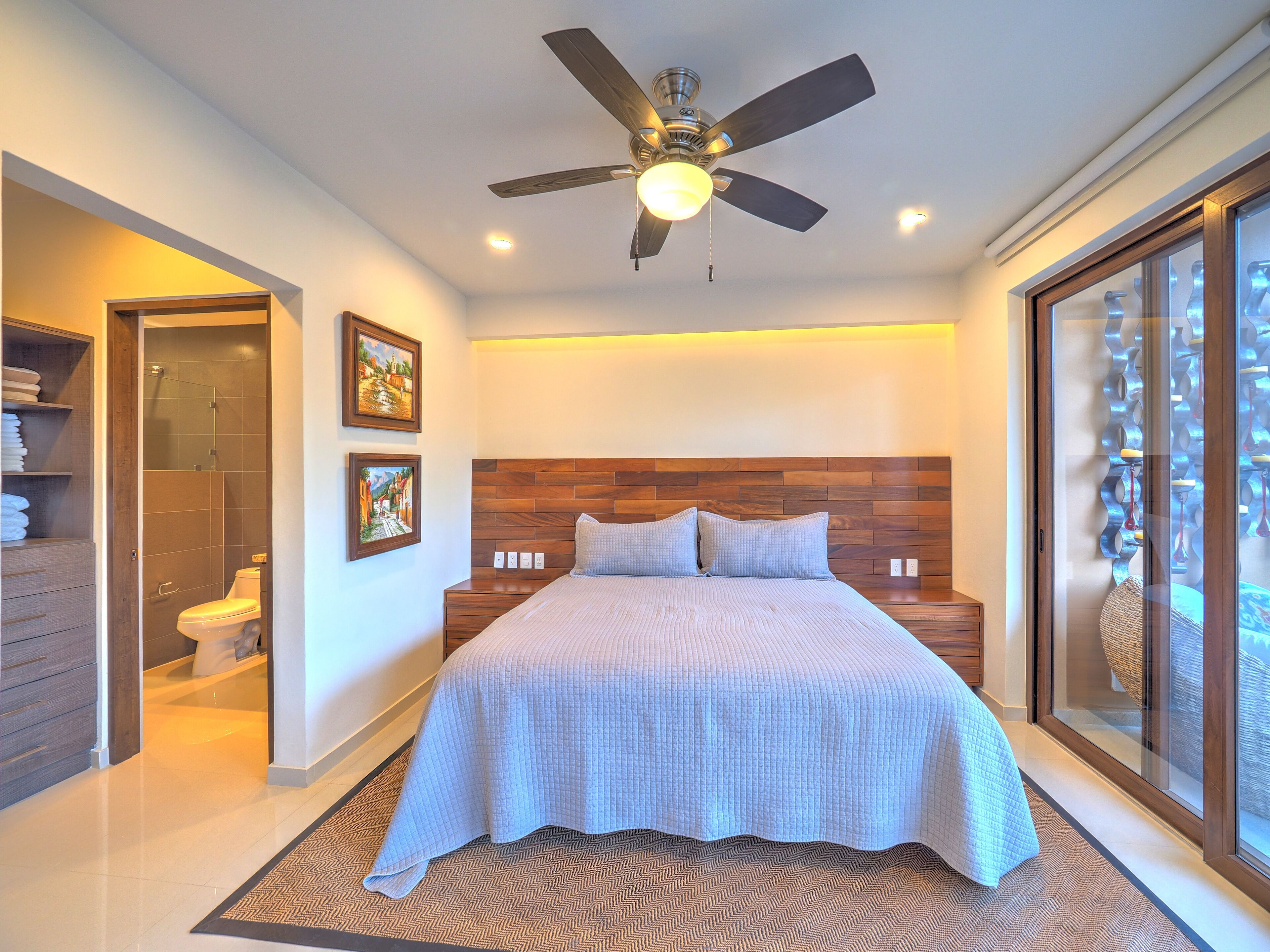 Charming apartment/1 bedroom /1.5 baths /pool, jacuzzi,Gym,heart romantic zone