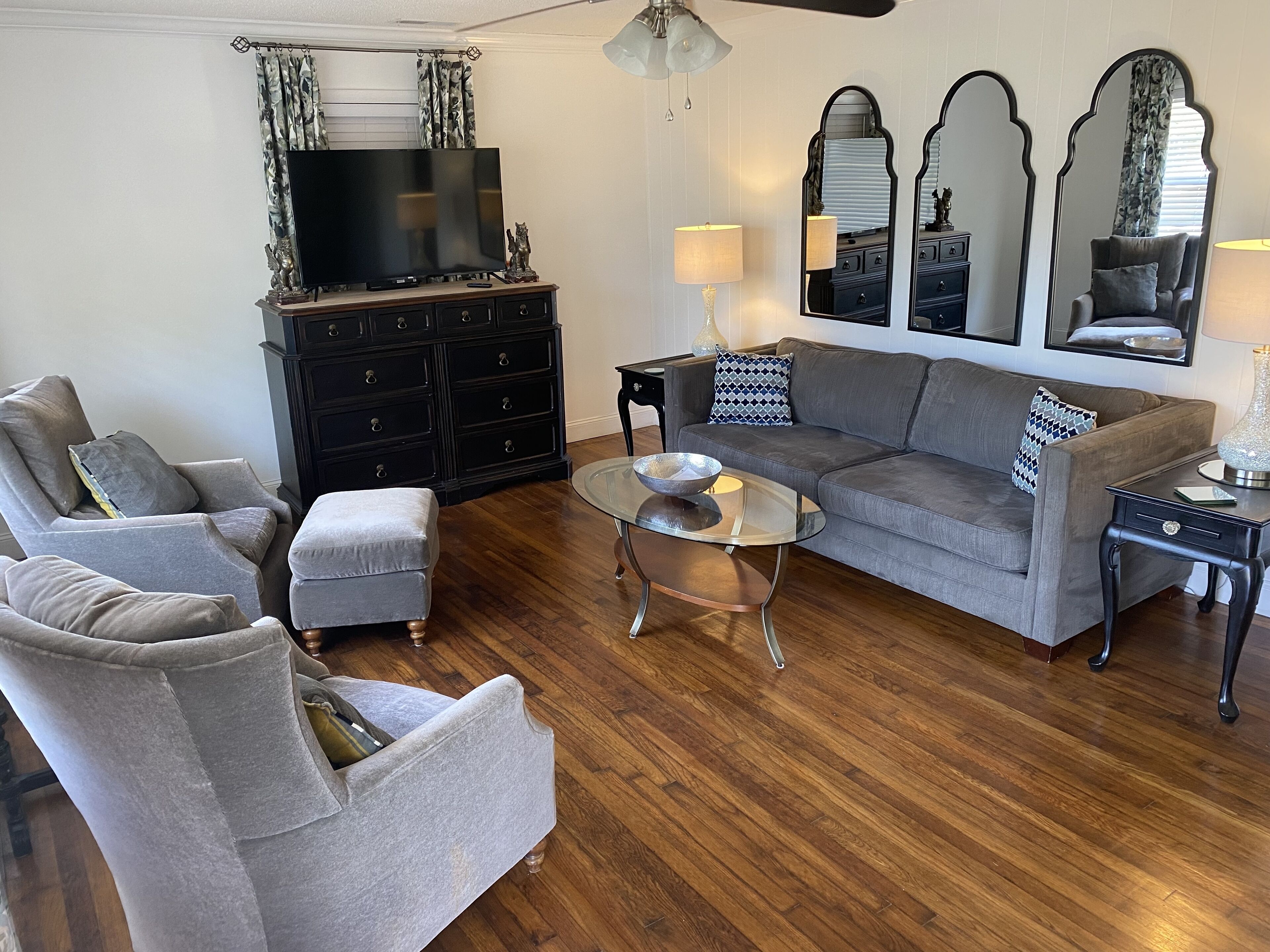 Fenced yard. Pet & Boat Friendly. Near River & UNA & Downtown. Family friendly