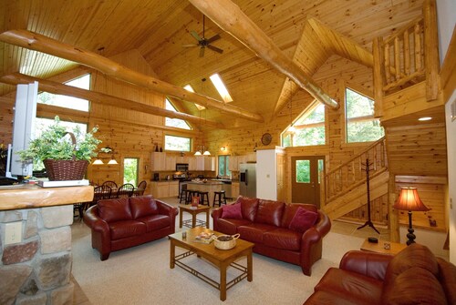 Luxury 4br, 4.5 Bath Galena Territory Rental With Hot Tub & Pool Table