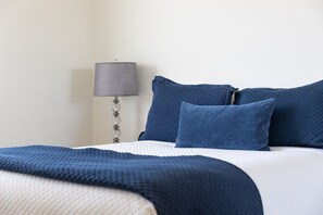 5 slaapkamers, een bureau, een strijkplank/strijkijzer, gratis wifi