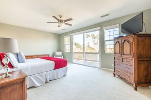 5 Schlafzimmer, Schreibtisch, Bügeleisen/Bügelbrett, kostenloses WLAN