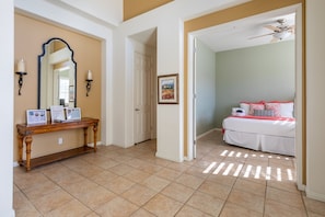 5 camere, una scrivania, ferro/asse da stiro, Wi-Fi gratuito