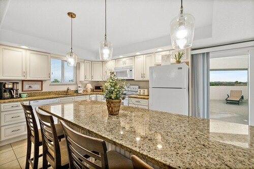 Ocean Front-Large Outdoor Patio-Ocean View Balcony 