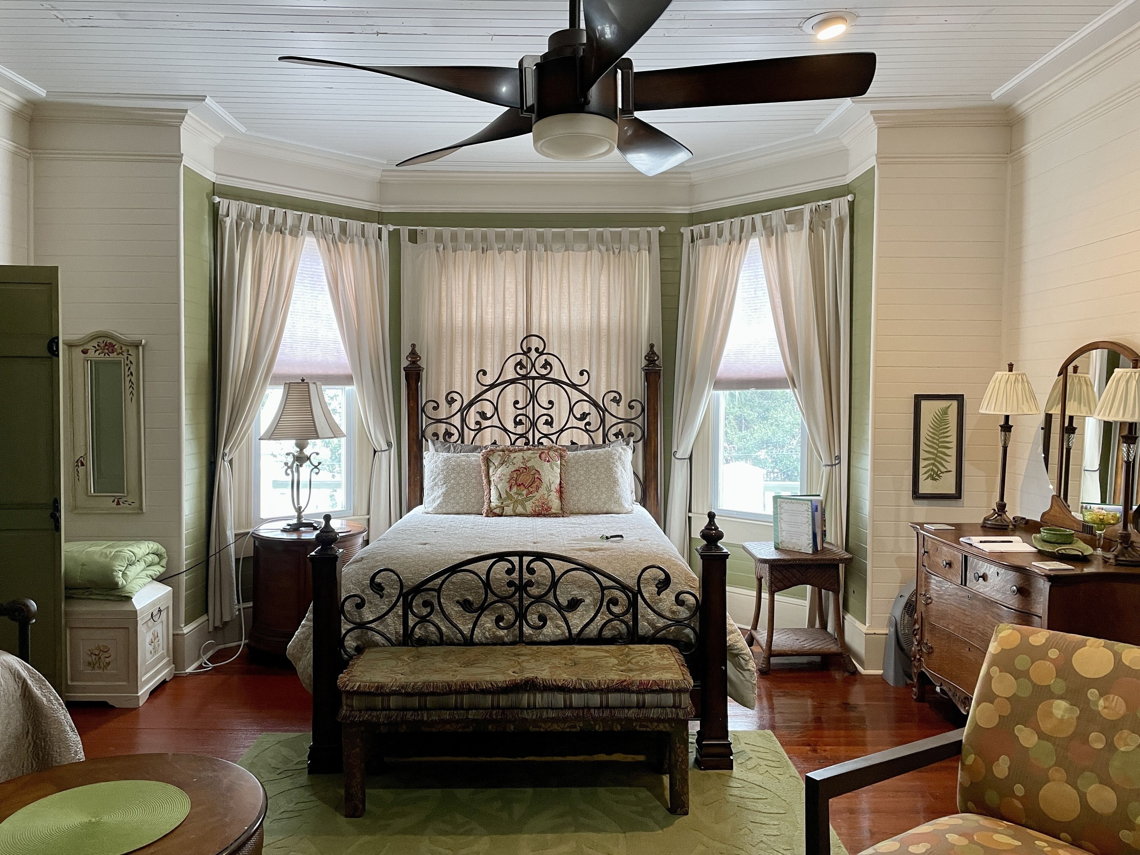 Green With Envy Suite in The Majestic Jewel Inn of Apalachicola