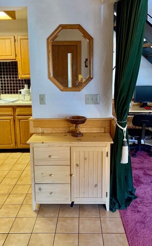Interior - Perfect location for Storyland, ski slopes, hiking and North Conway (Intervale)