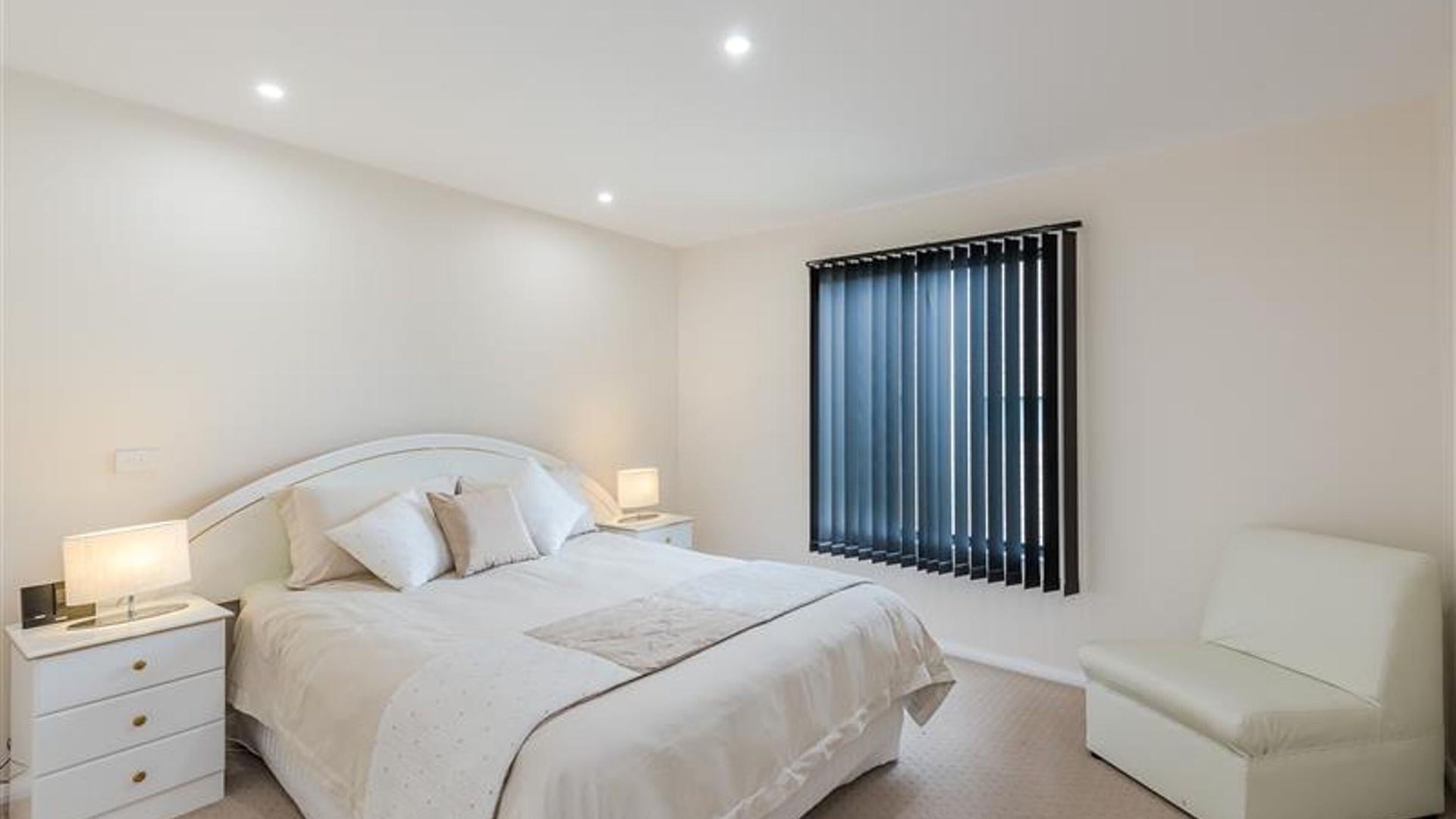 Carnarvon Bay Beach House — image 9