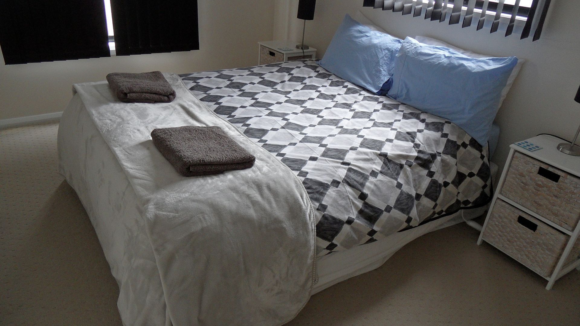 Carnarvon Bay Beach House — image 10