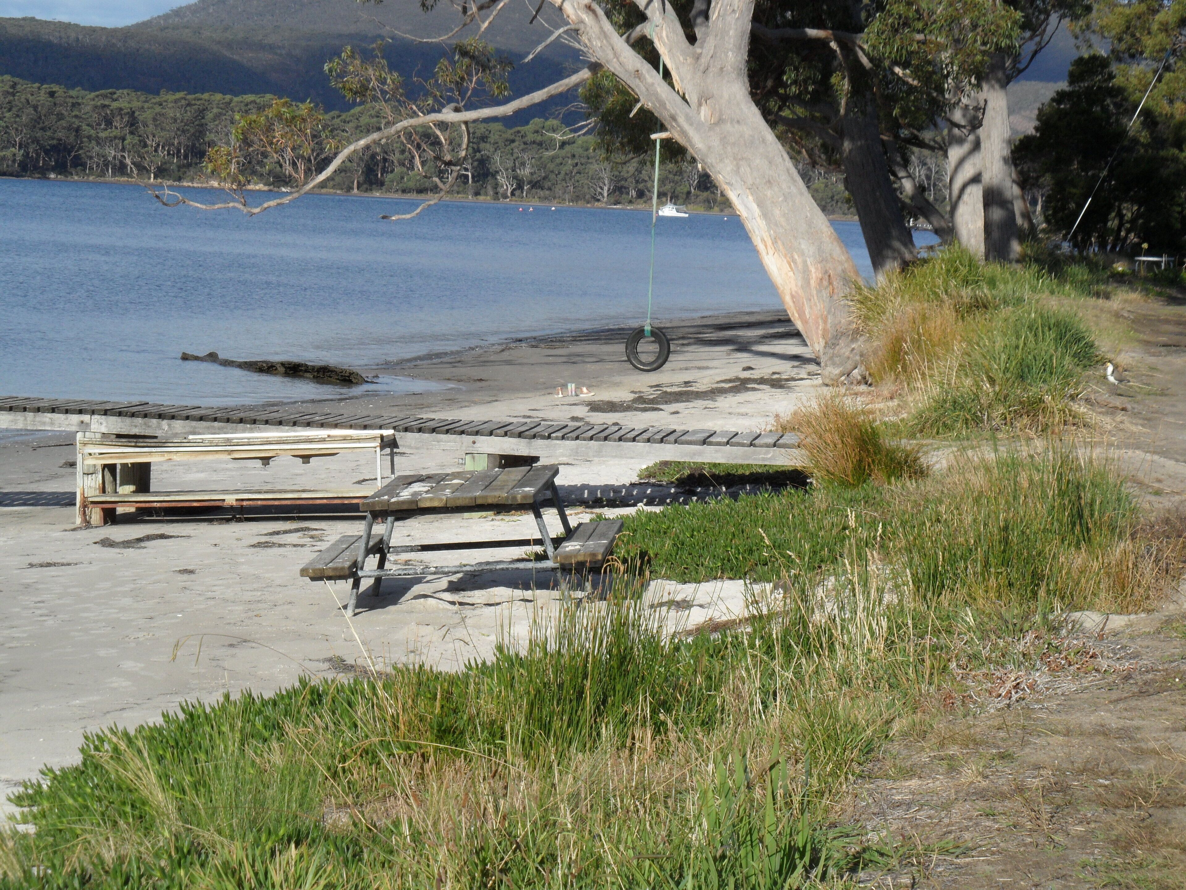Carnarvon Bay Beach House — image 24