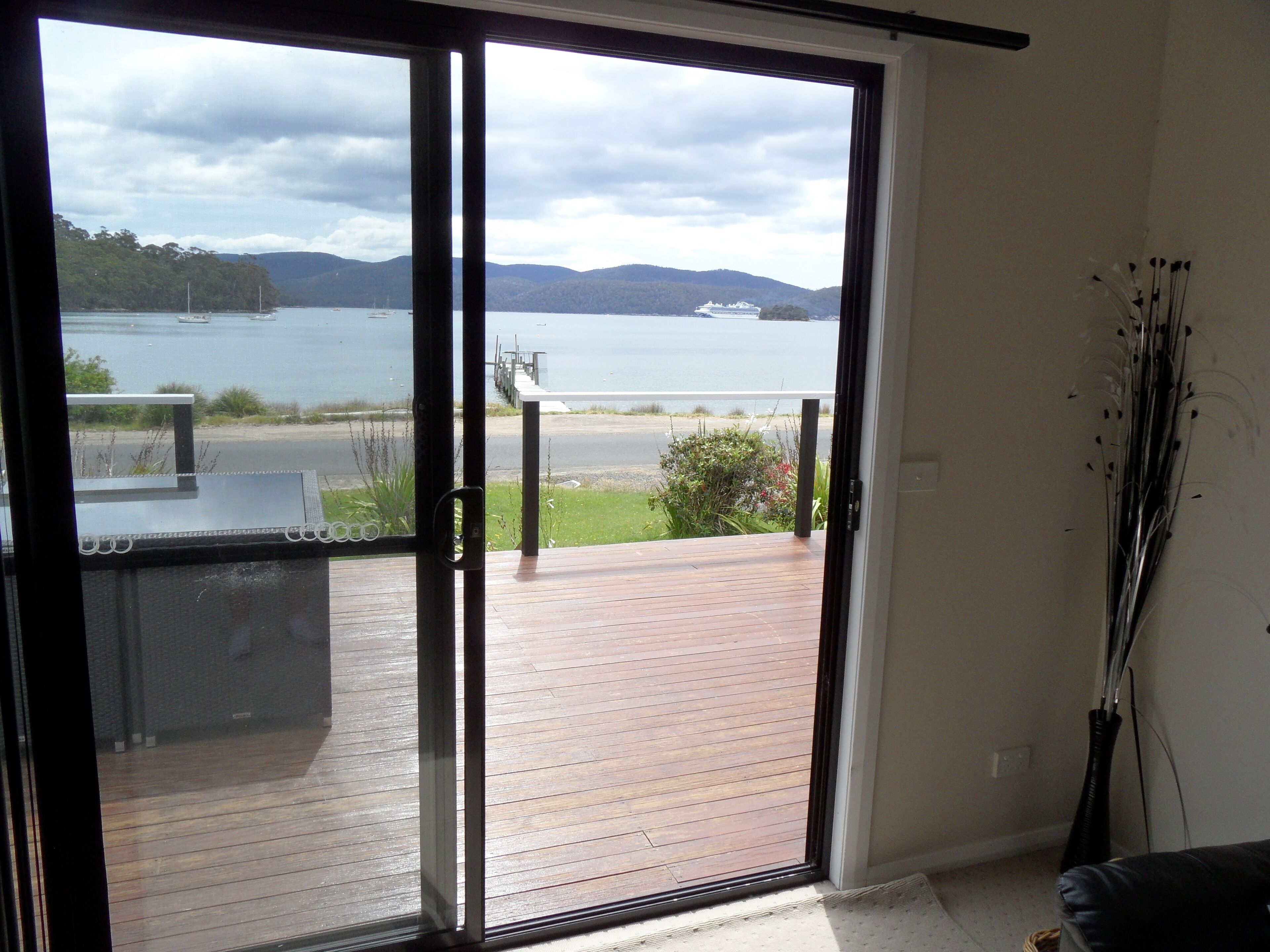 Carnarvon Bay Beach House — image 2