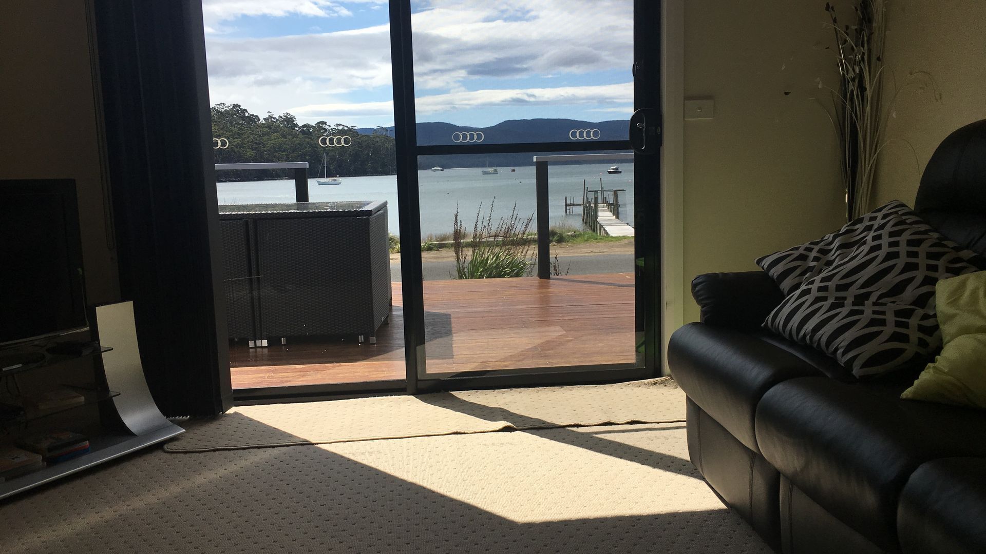 Carnarvon Bay Beach House — image 15