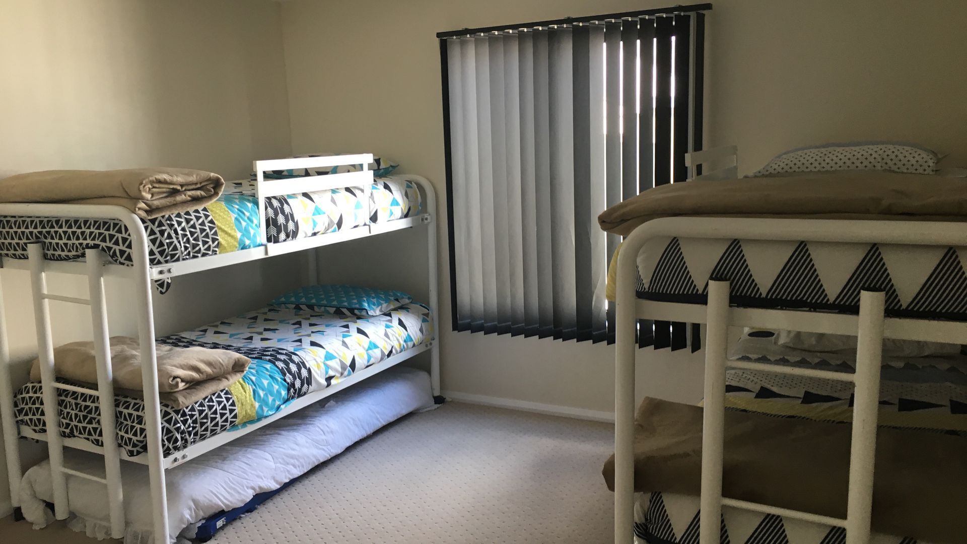 Carnarvon Bay Beach House — image 11