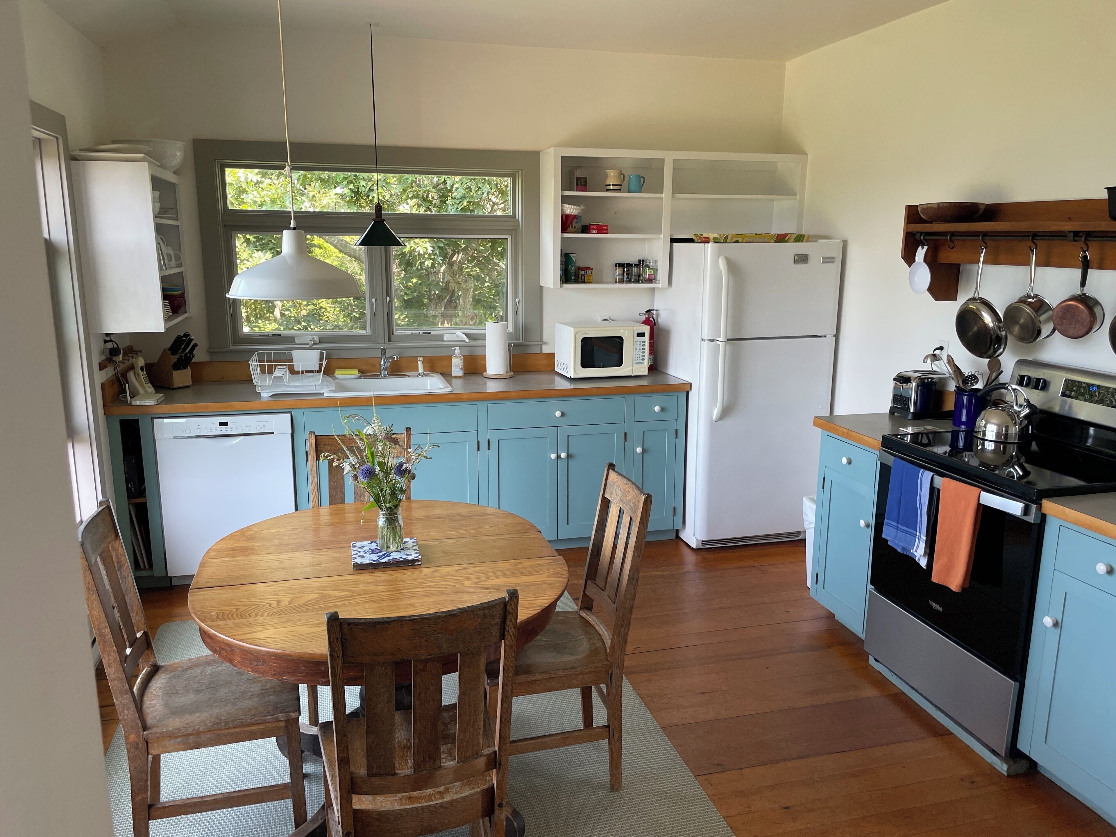 Secluded Waterfront - North Shore - Private Beach 