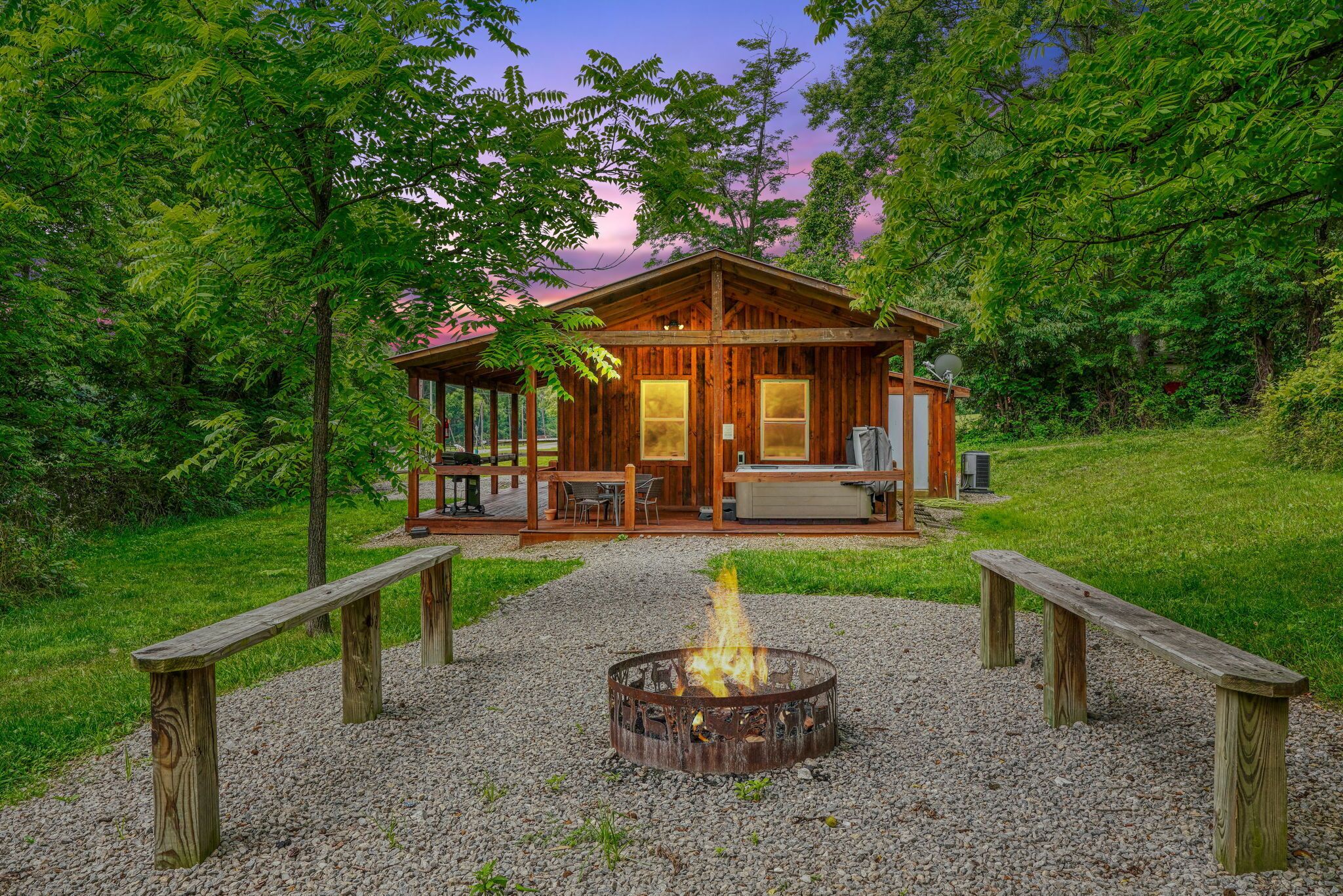 Updated, pet friendly 2 bedroom cabin close to Rock House!