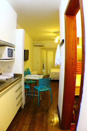 2 bedrooms, WiFi - Apartment housing in the Mata Azul condominium. (São Sebastião)