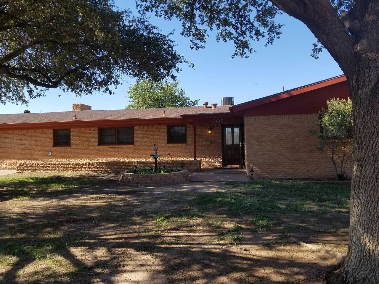 Large Corp/Family, 4 bdrm (5beds) w workshop (electricity), RO close to downtown