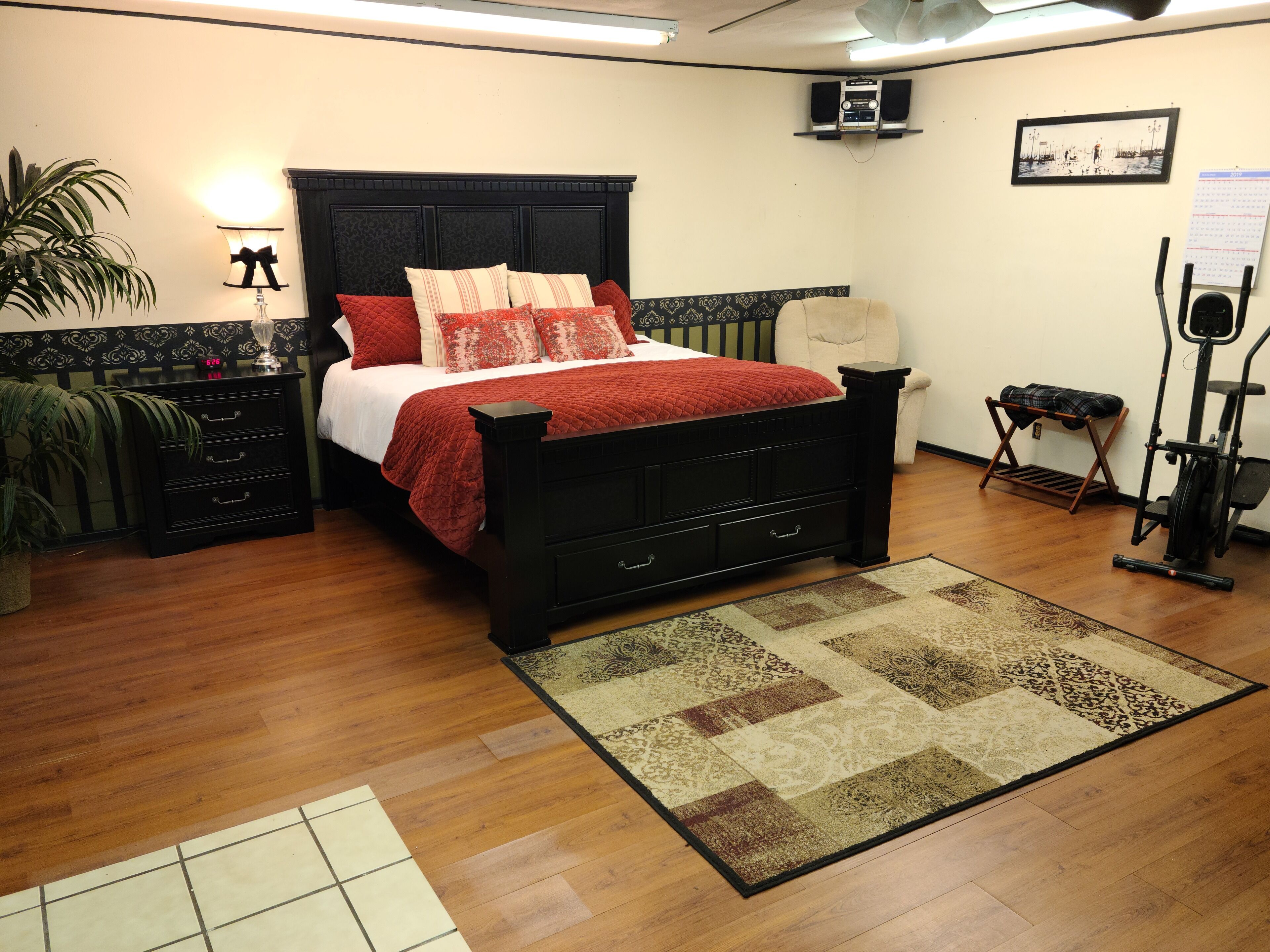 Large Corp/Family, 4 bdrm (5beds) w workshop (electricity), RO close to downtown