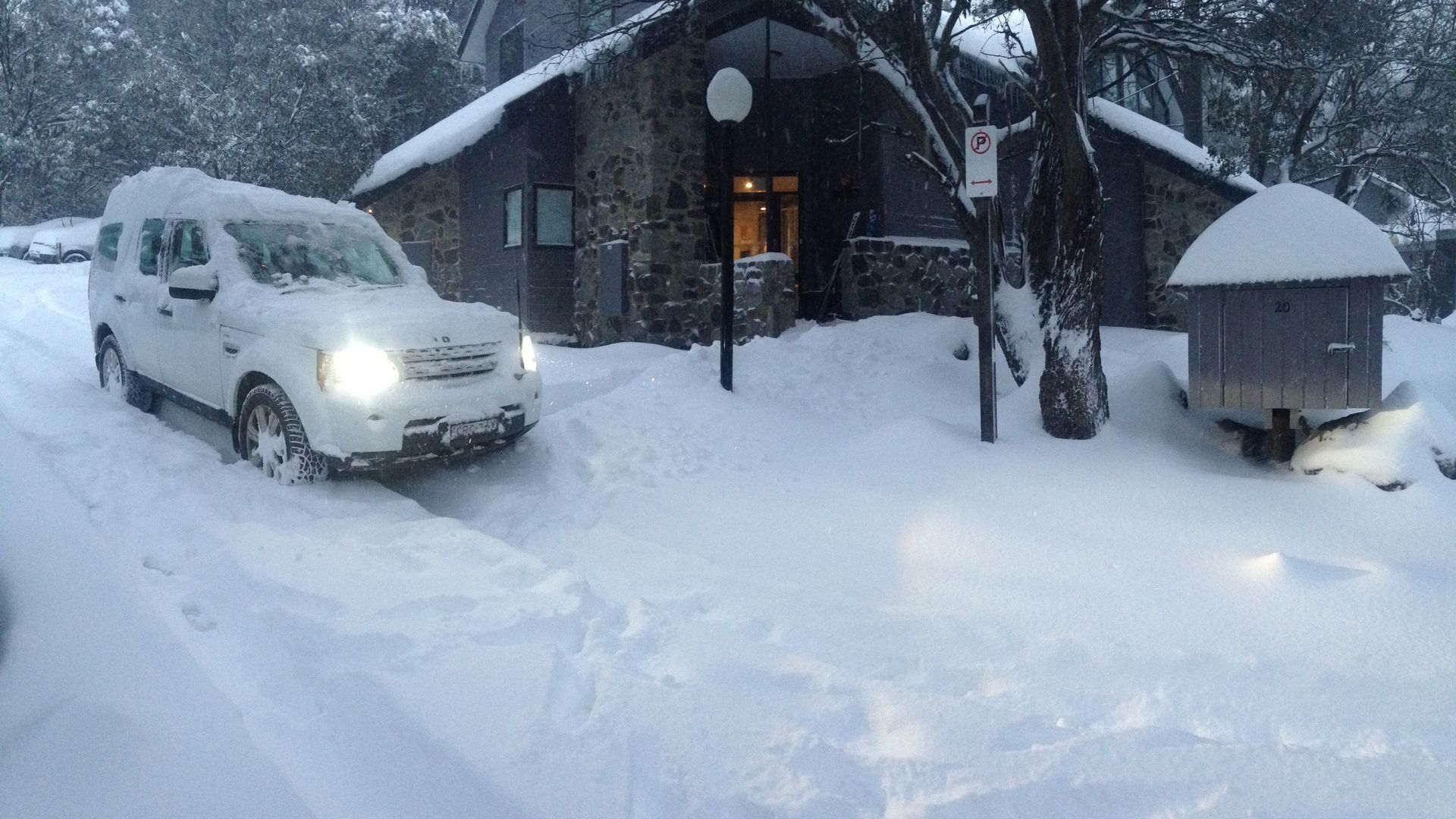 Luxury Mountain Chalet \"Woodridge\" THREDBO — image 18