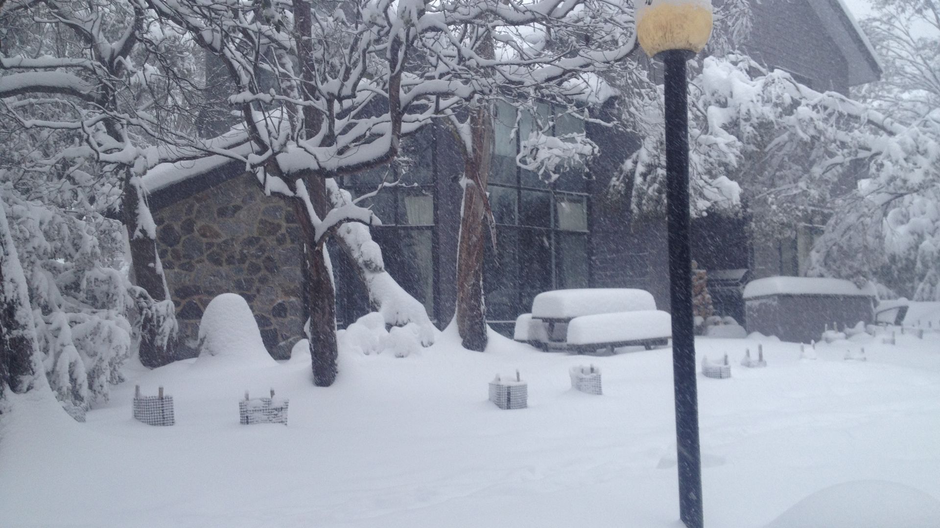 Luxury Mountain Chalet \"Woodridge\" THREDBO — image 3