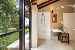 Combined shower/bathtub - The Beach Villa on Newell Beach 9 Marine Parade, Newell Beach QLD 4873 (Port Douglas)