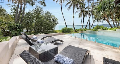 The Beach Villa on Newell Beach
A romantic getaway in the tropics.