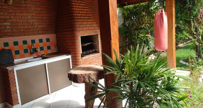 Spacious house with 2 bedrooms, 2 bathrooms, well located, near Martim Sá.