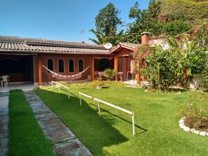 Exterior - Spacious house with 2 bedrooms, 2 bathrooms, well located, near to Martim Sá (Caraguatatuba)