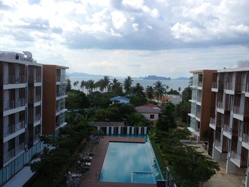 Beautiful Sea-view 2 Bedroom Condo