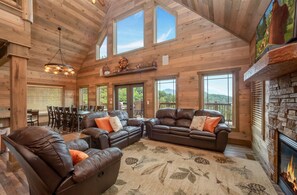 Televisión y chimenea 