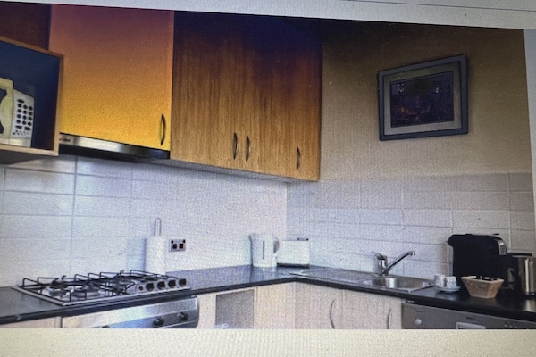 Macchina per tè/caffè, tavolo da pranzo