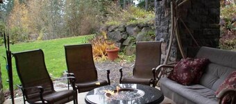 Comfort Close To Portland, Wine Country, Beaches, Rivers, And Mt. Hood