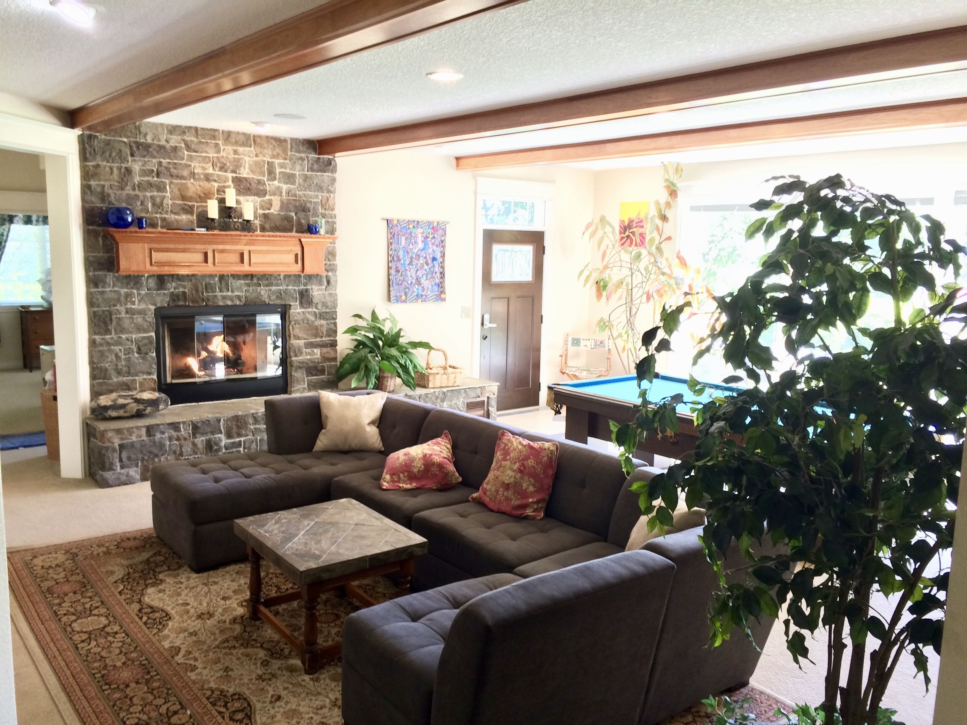 Comfort Close To Portland, Wine Country, Beaches, Rivers, And Mt. Hood