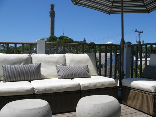 Sun-filled Vacation Rental Located In The Center Of Town - 3 Bed - 2 Full Baths