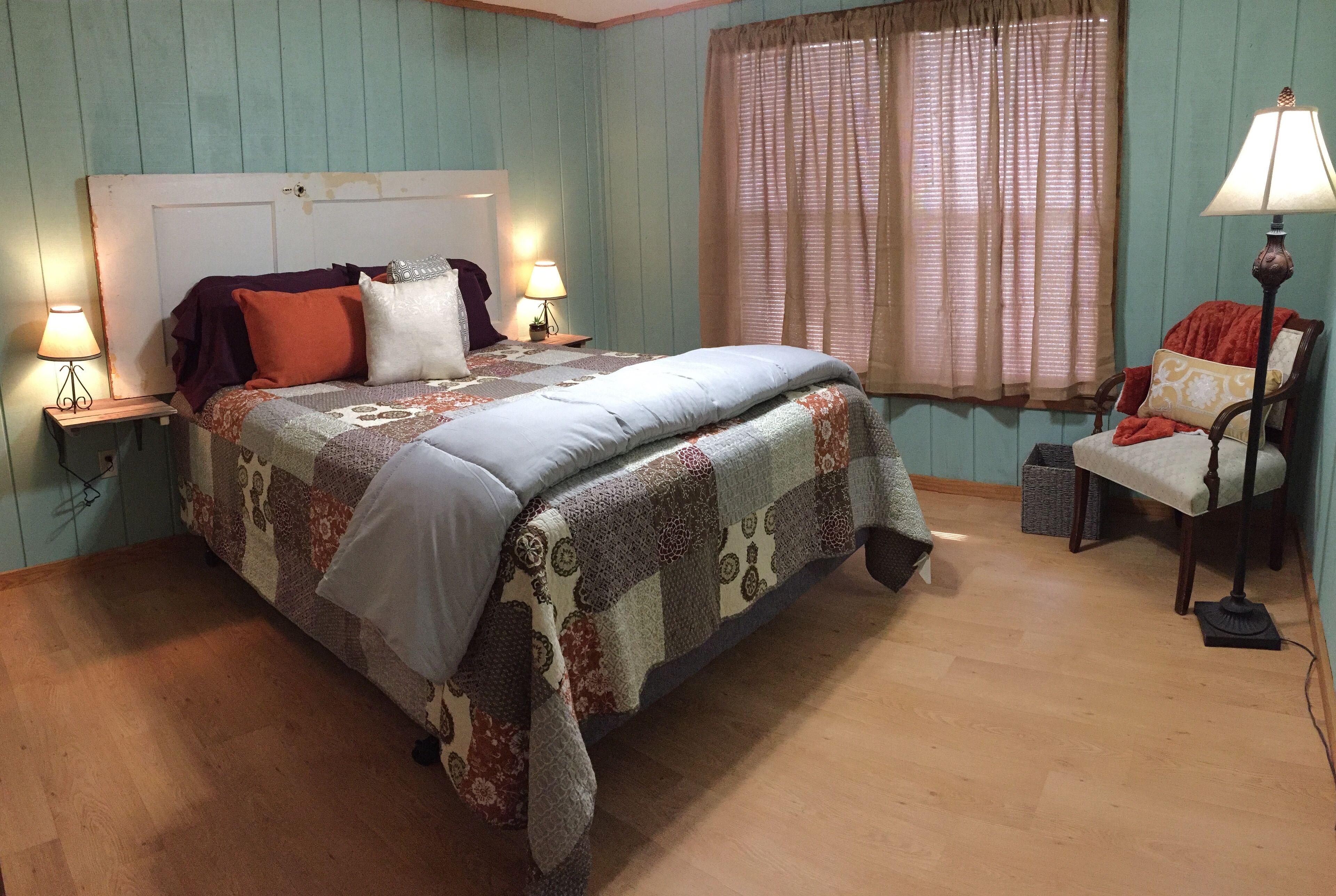 Comfortable and cozy two bed one bath cabin nestled in the Kiamichi Mountains