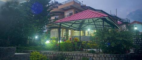 المنشأة من الخارج