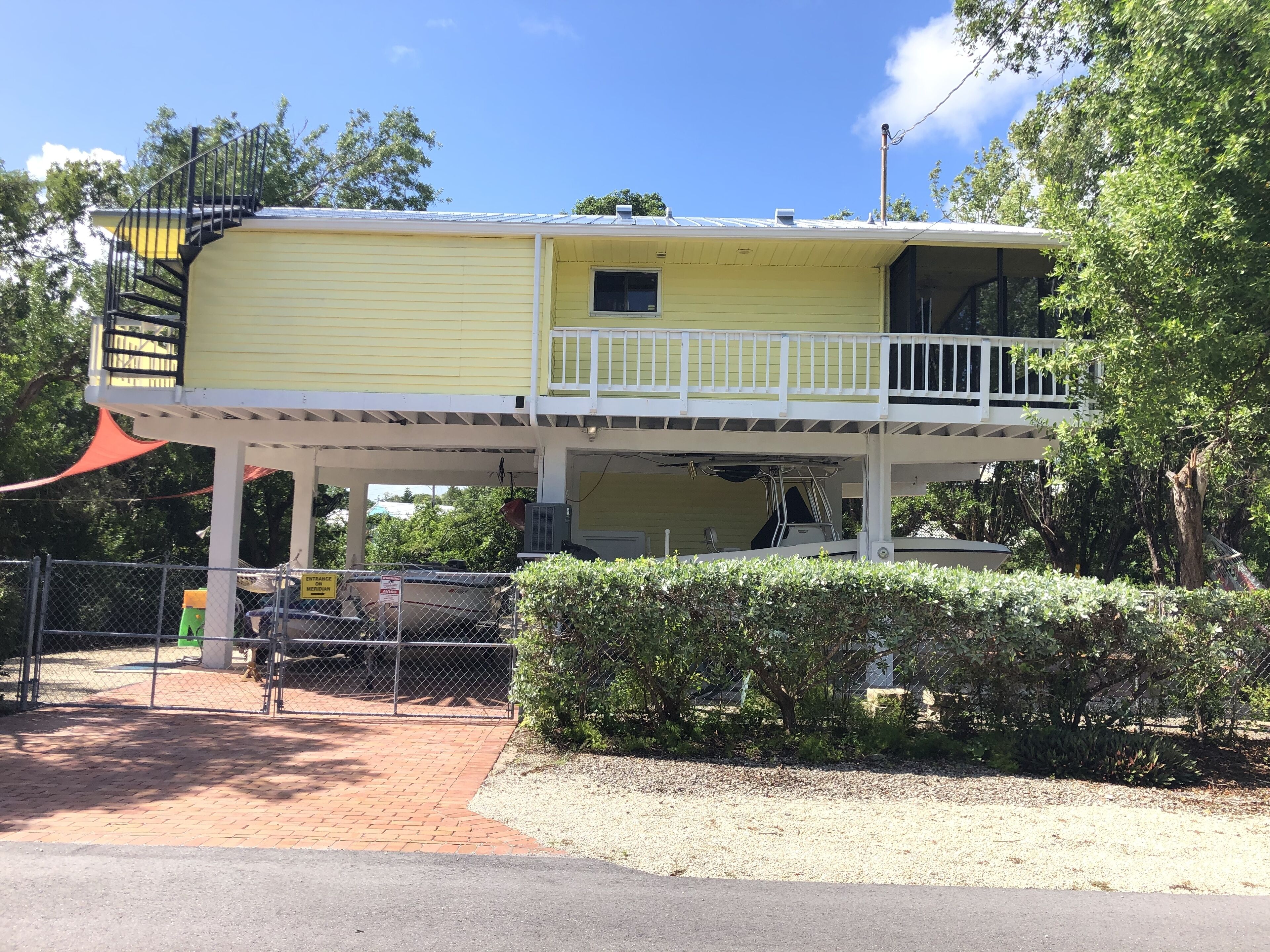 Serene getaway conveniently located in the heart of Key Largo.