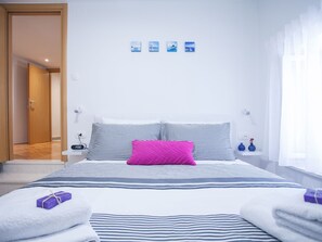 1 Schlafzimmer, Schreibtisch, Bügeleisen/Bügelbrett, Reisekinderbett