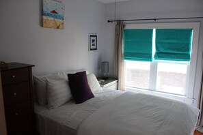 4 bedrooms, iron/ironing board, free WiFi, bed sheets - Large 4 Bed in prime location.  A clean and comfortable home.  3 king, pkg.,yard (Provincetown)