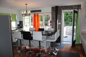 Dining - Large 4 Bed in prime location.  A clean and comfortable home.  3 king, pkg.,yard (Provincetown)