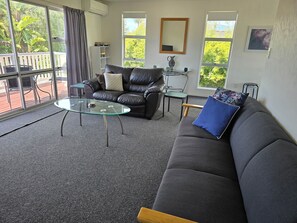 Una Smart TV, libros