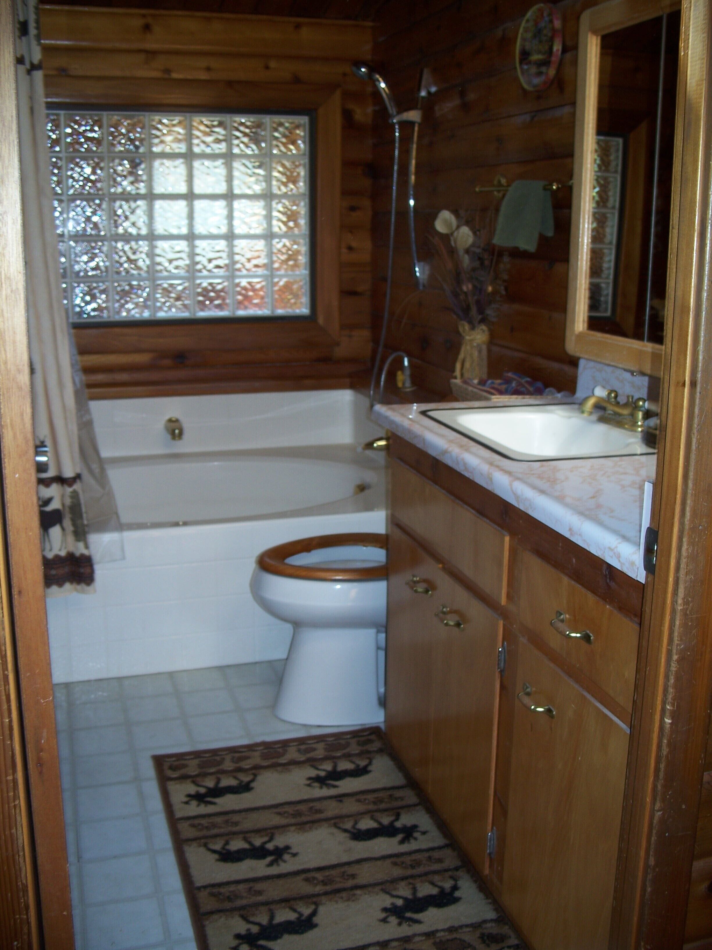 Cedar Cabin nestled in the pines