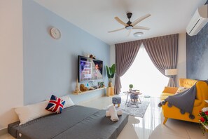 TV, video games - PeaCe&JoY STaY@JoHoR BaHRu 5-10pax#7 mins IKea & JuSCo *WiFi with TV BoX* (Taman Delima)